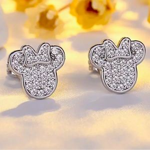 Minnie Mouse Crystal Earrings🧀